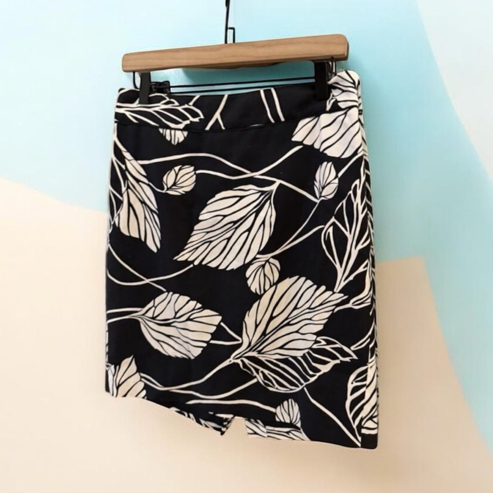 Loft Skirt Womens Size 6 Floral Black White Midi Straight